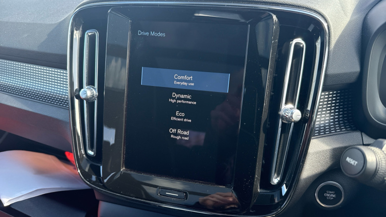 Volvo Xc40 2.0 B4P R DESIGN 5dr AWD Auto Petrol Estate